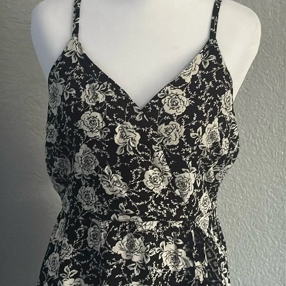 Lily Rose Black and White Floral Dress - Picture 4 of 6